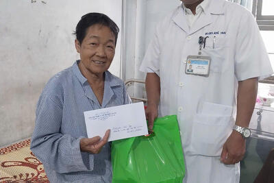 BSCKI. Kpă Yan tặng quà bệnh nhân Kỷ niệm 71 năm Ngày thày thuốc việt nam (27/02/1955 – 27/02/2026)