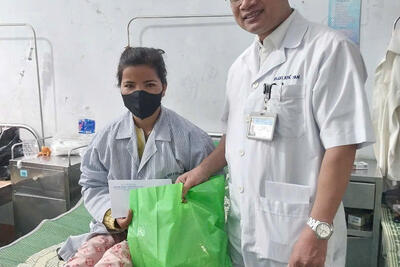 BSCKI. Kpă Yan tặng quà bệnh nhân Kỷ niệm 71 năm Ngày thày thuốc việt nam (27/02/1955 – 27/02/2026)